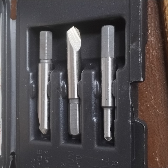 Silver Screw Extractor Set - Picture 2 of 4
